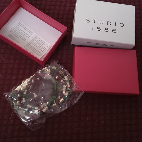 Brand new in box beaded iridescent gem bracelet - Picture 3 of 3